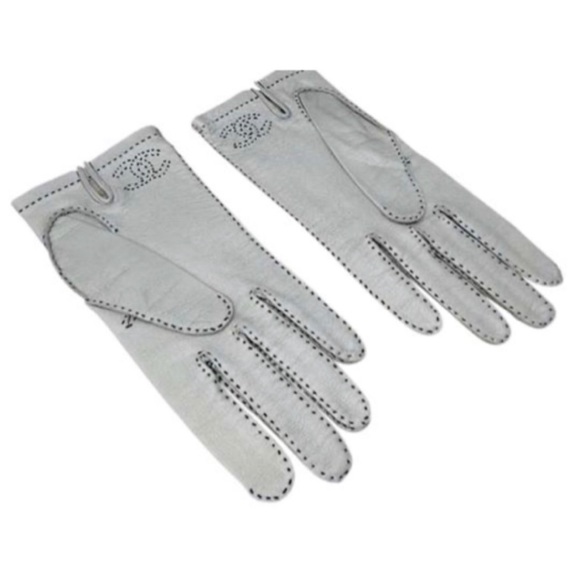 🚫SOLD🚫✨Vintage CHANEL Runway CC Logo Metallic Silver Lambskin Leather Gloves - Picture 6 of 9